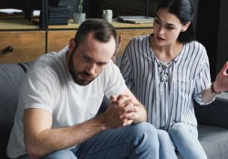 anh-roi-bo-em-vi-mot-nguoi-khac-hay-vi-chang-co-ai-ca