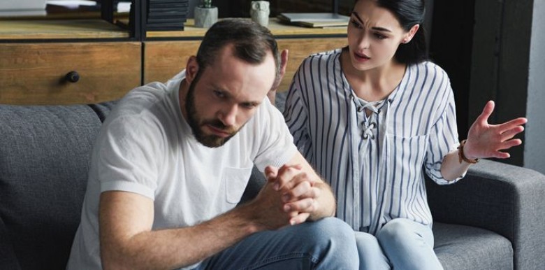 anh-roi-bo-em-vi-mot-nguoi-khac-hay-vi-chang-co-ai-ca