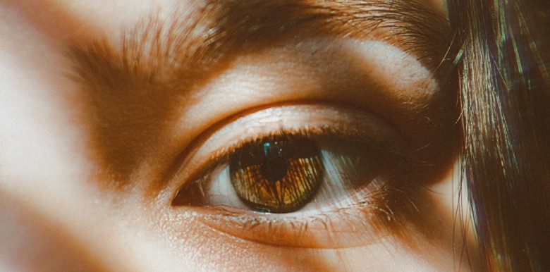 3-dau-hieu-cho-thay-ban-dang-trai-qua-te-liet-cam-xuc