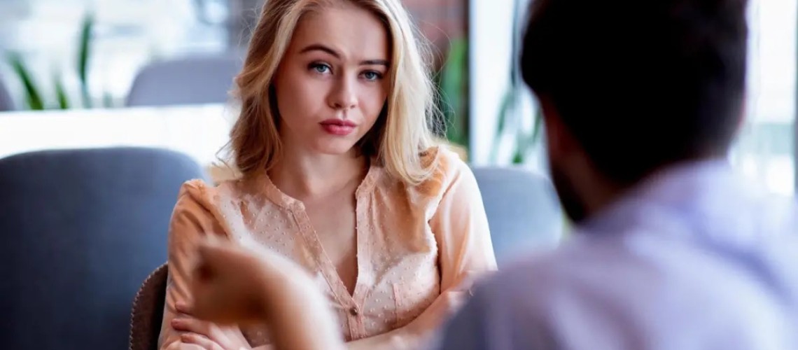 cach-tot-nhat-de-ung-xu-voi-nhung-nguoi-hay-ha-thap-ban