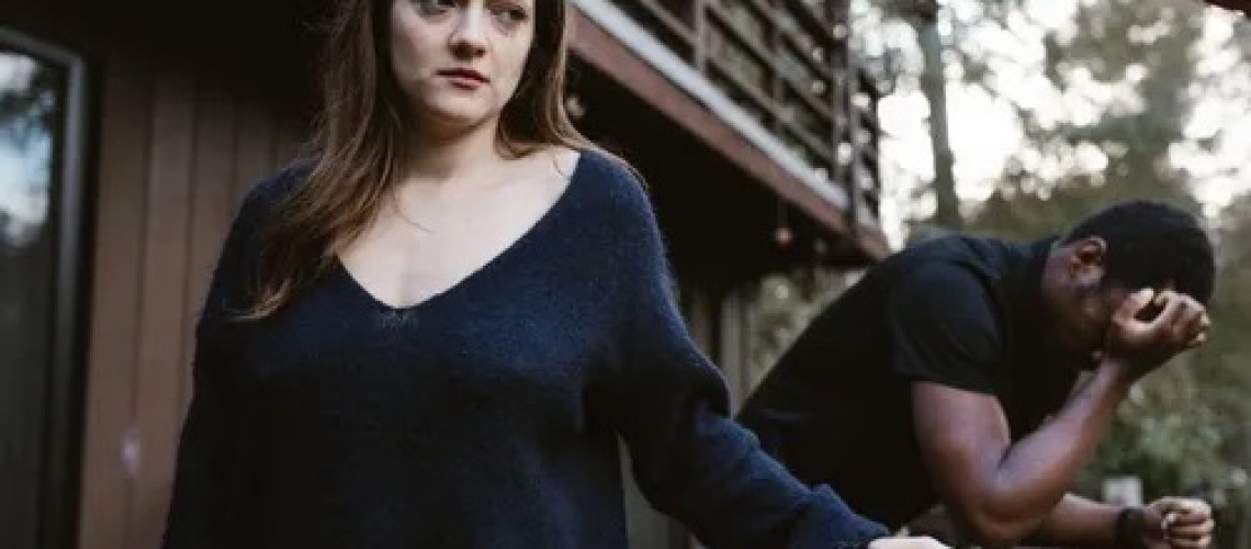 cach-phan-ung-chieu-long-khien-chung-ta-cach-xa-trong-cac-moi-quan-he-truong-thanh