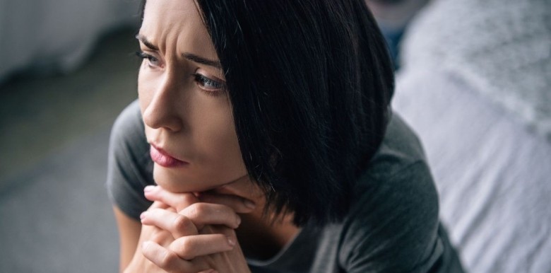 ban-co-dang-mac-ket-trong-mot-cau-chuyen-khong-con-nuoi-duong-minh