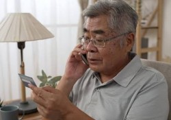 nguoi-lon-tuoi-co-de-roi-vao-bay-lua-dao-hon-khong