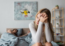 5-dau-hieu-cho-thay-ban-dang-mac-ket-trong-mot-moi-quan-he-map-mo