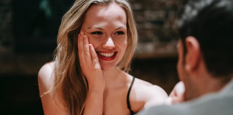 lam-the-nao-de-thu-hut-su-chu-y-va-gay-duyen-loi-cuon