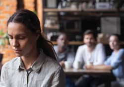 noi-dau-khi-thay-minh-tro-nen-vo-hinh