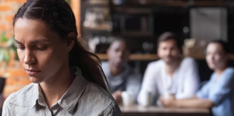 noi-dau-khi-thay-minh-tro-nen-vo-hinh