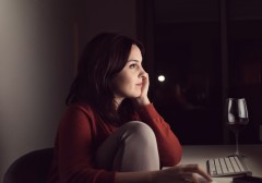 kieu-nguoi-nao-len-mang-de-danh-cap-ban-doi-cua-nguoi-khac