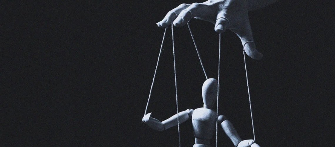 5-dieu-ma-nguoi-thich-kiem-soat-co-the-tim-cach-ap-dat-len-ban