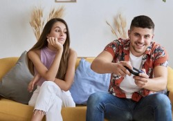 7-dau-hieu-cho-thay-ban-dang-ha-tieu-chuan-khi-hen-ho