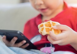 thang-be-chi-me-man-hinh-thoi-ma