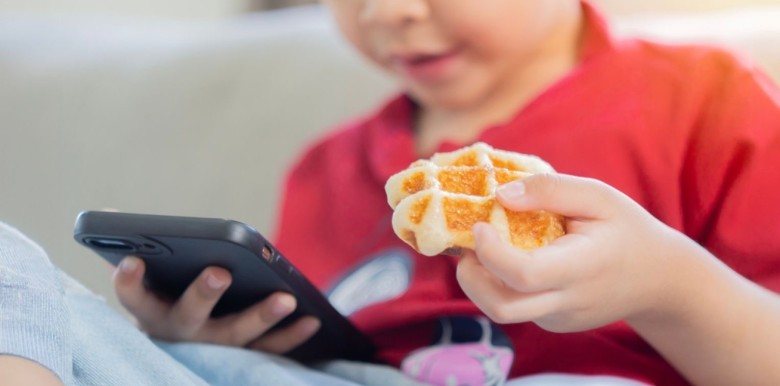 thang-be-chi-me-man-hinh-thoi-ma