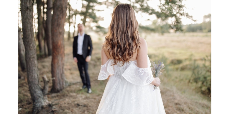 nen-lam-gi-khi-o-ben-mot-nguoi-it-cam-ket-hon