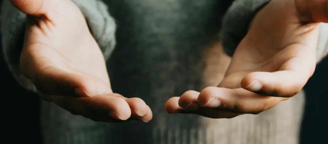 3-dau-hieu-cho-thay-ban-dang-ganh-vac-noi-lo-au-cua-nguoi-khac