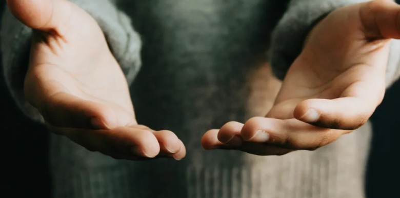 3-dau-hieu-cho-thay-ban-dang-ganh-vac-noi-lo-au-cua-nguoi-khac