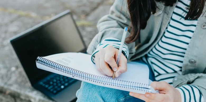 tai-sao-viet-tay-lai-tot-cho-tri-nao-hon-danh-may