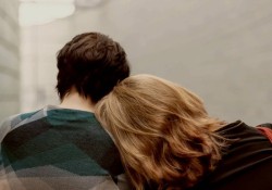 3-ly-do-khien-mot-so-nguoi-lien-tuc-lap-lai-nhung-mo-thuc-quan-he-doc-hai