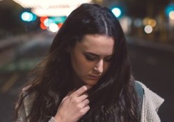 vi-sao-su-doan-tuyet-giua-cha-me-va-con-cai-lai-tro-thanh-dieu-cam-ky-day-quyen-luc