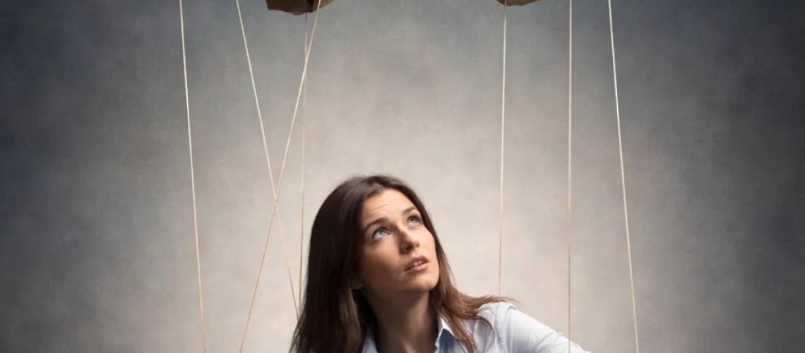 5-chieu-tro-thao-tung-tam-ly-khi-nhan-ra-thi-da-muon-mang