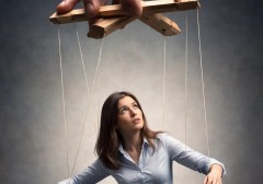 5-chieu-tro-thao-tung-tam-ly-khi-nhan-ra-thi-da-muon-mang