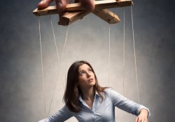 5-chieu-tro-thao-tung-tam-ly-khi-nhan-ra-thi-da-muon-mang