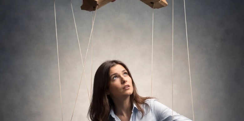 5-chieu-tro-thao-tung-tam-ly-khi-nhan-ra-thi-da-muon-mang