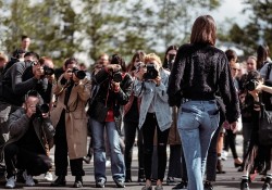 ta-yeu-su-khong-thuoc-ve