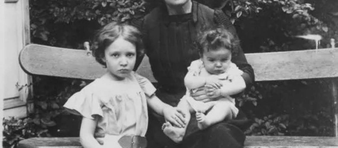 thoat-khoi-bong-ram-cua-cha-me