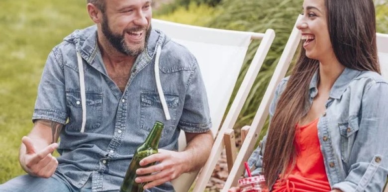 tai-sao-dan-ong-lai-loi-den-the-khi-co-ban-than-la-phai-nu-3-goc-nhin-tam-ly-thu-vi