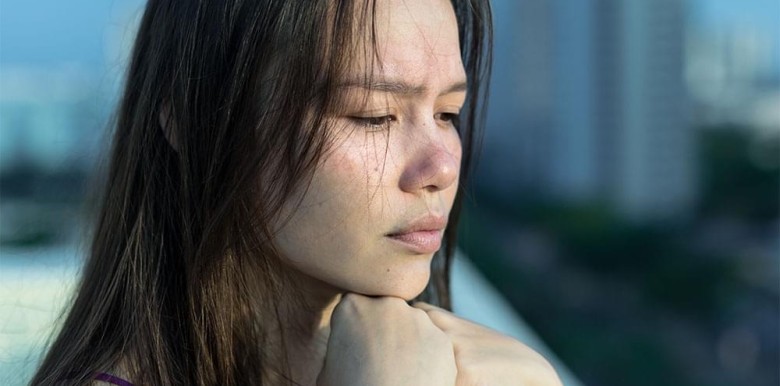 4-dau-hieu-cho-thay-ban-la-con-truong-thanh-cua-mot-nguoi-cha-me-thieu-vang-cam-xuc