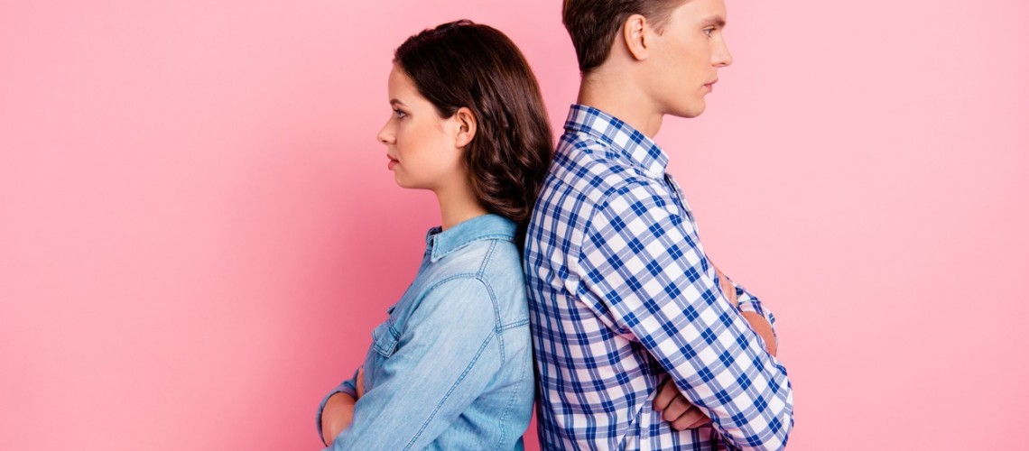 4-dau-hieu-cua-viec-buong-tay-trong-lang-le-trong-mot-moi-quan-he