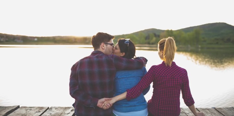 nhung-goc-khuat-cua-tolyamory-khi-chung-ta-chon-cam-chiu-su-phan-boi