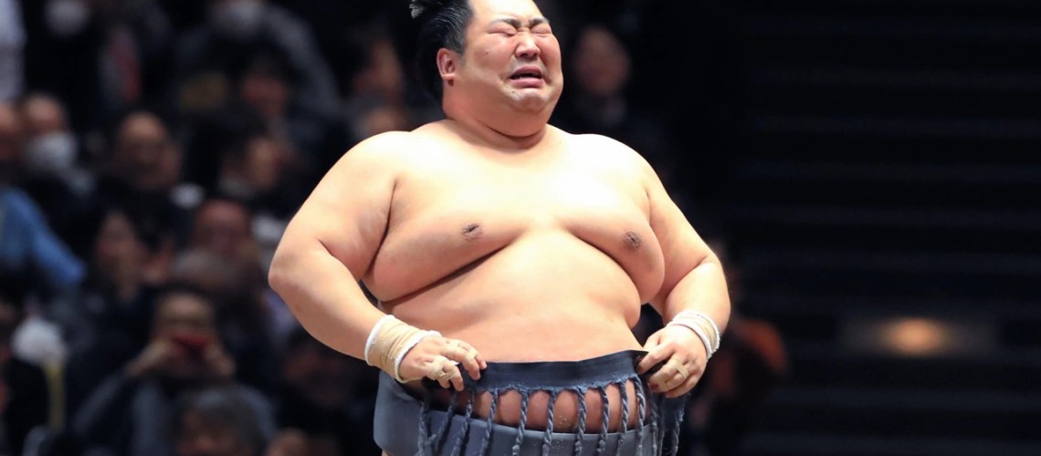 co-cai-gi-do-vuong-trong-mat-toi-vi-sao-ta-khoc-khi-hanh-phuc-va-nhung-giot-nuoc-mat-ay-lam-gi-cho-ta