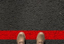 ta-da-buoc-qua-nhung-ranh-gioi-minh-tung-nghi-se-khong-bao-gio-vuot-qua-bang-cach-nao-va-vi-sao