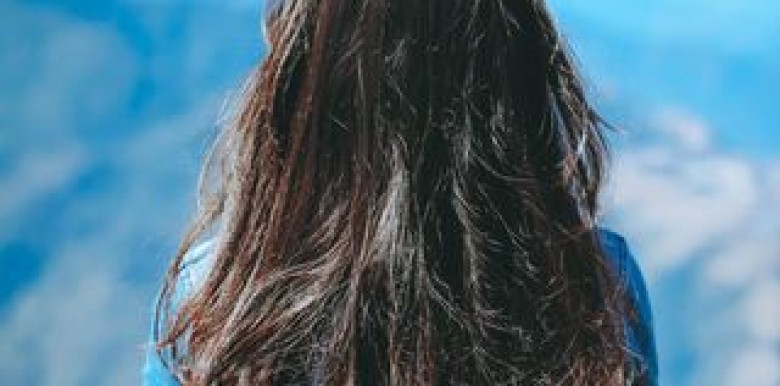 4-dieu-chung-ta-da-hoc-duoc-ve-su-xa-cach-giua-con-cai-truong-thanh-va-cha-me