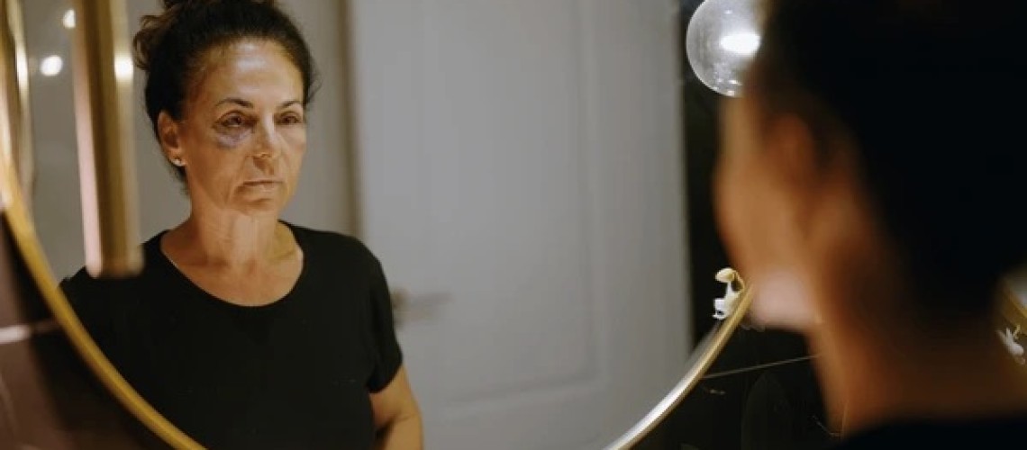 chung-ta-can-noi-ve-bao-luc-gia-dinh-tu-con-cai-doi-voi-cha-me