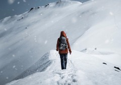 ly-hon-alpine-la-gi-va-lam-the-nao-de-tranh-no