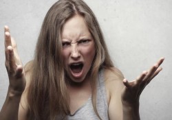 nhung-dieu-ban-can-biet-ve-hoi-chung-nhay-cam-qua-muc-voi-su-bi-tu-choi-rsd