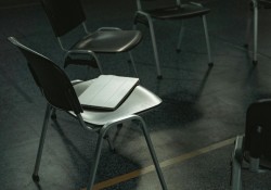 khi-lang-nghe-tro-thanh-mot-moi-de-doa