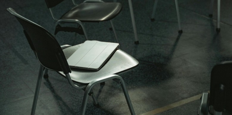 khi-lang-nghe-tro-thanh-mot-moi-de-doa