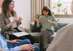 bi-quyet-cua-nhung-bac-thay-giao-tiep-de-moi-cuoc-tro-chuyen-deu-cham-den-trai-tim