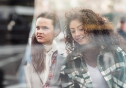 ban-dang-bi-phan-xet-va-dieu-do-cung-chang-sao-ca