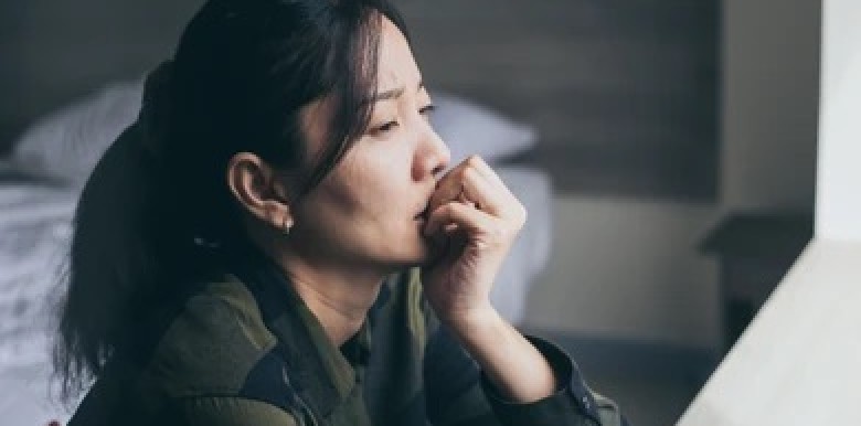 vi-sao-mot-so-nguoi-tung-trai-qua-sang-chan-khong-the-khoc