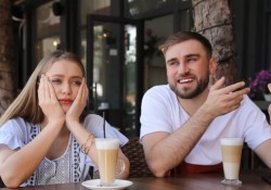 vi-sao-co-nguoi-khong-the-ngung-noi