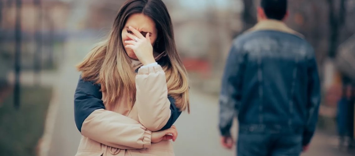 vi-sao-con-nguoi-doi-khi-ha-chuan-trong-tinh-yeu