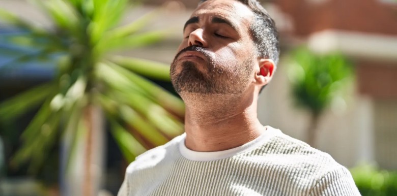 cuoc-khung-hoang-ban-sac-ma-rat-nhieu-nguoi-trong-chung-ta-dang-doi-dien