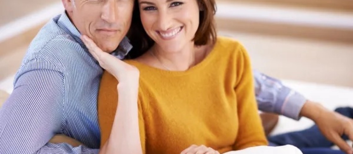 khoang-cach-tuoi-trong-tinh-yeu-7-su-that-khoa-hoc