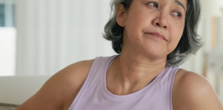 tuoi-50-mac-ke-doi-khi-nguoi-dan-ba-cu-trong-ta-bong-dung-bien-mat