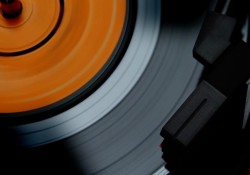 ban-co-the-dung-am-nhac-de-thoat-khoi-nhung-vong-lap-suy-nghi-tieu-cuc