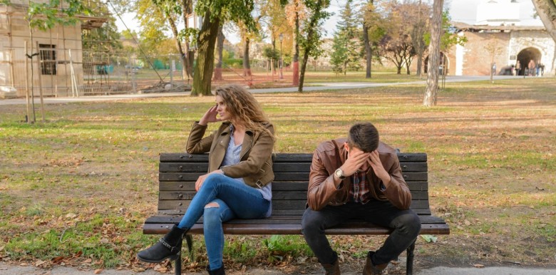 chung-noi-doi-benh-ly-co-the-pha-huy-cac-moi-quan-he-cua-ban